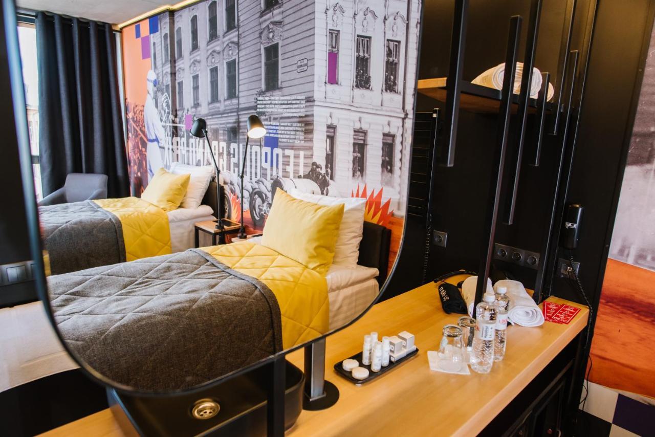 !Fest Hotel Lviv Bagian luar foto