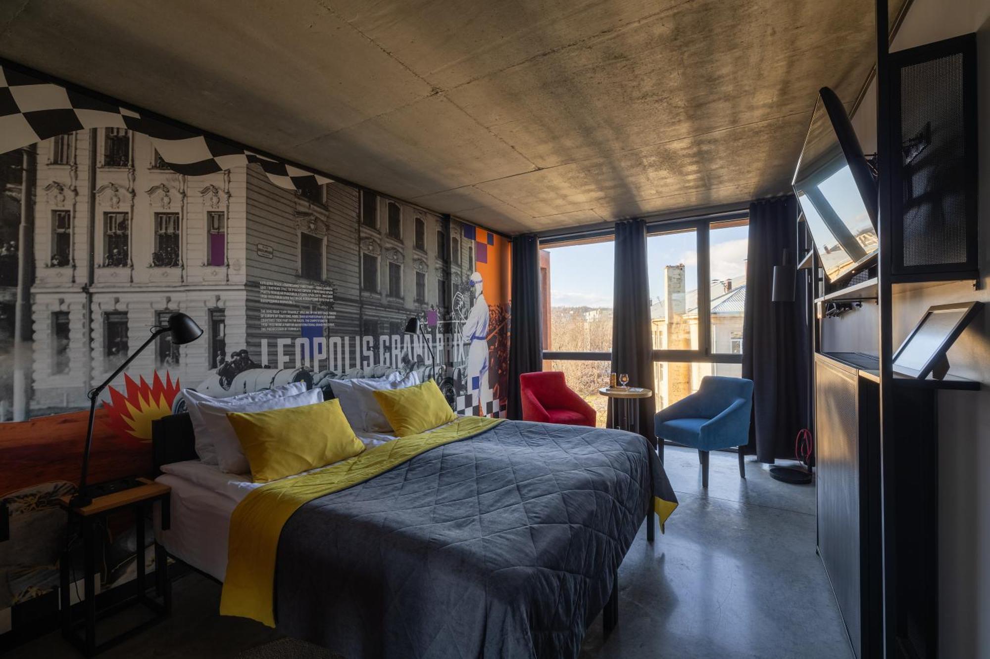 !Fest Hotel Lviv Bagian luar foto